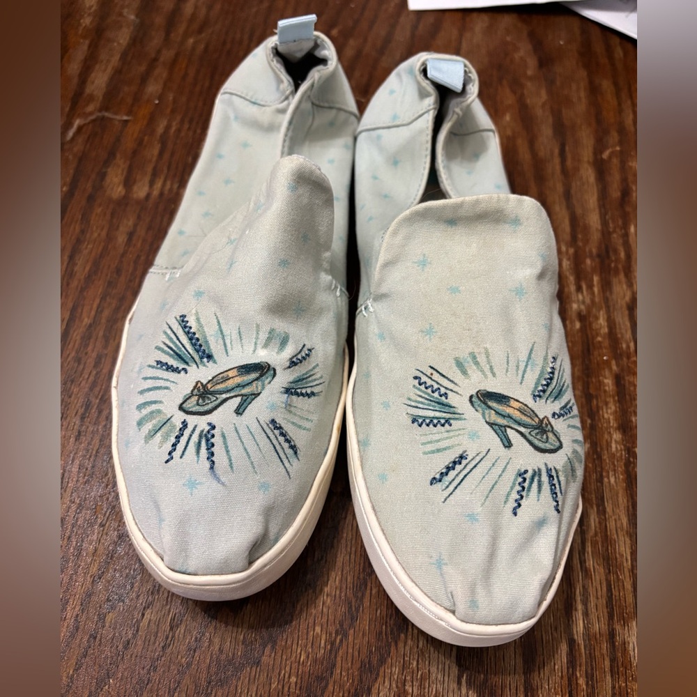 HTF! TOM’S Cinderella Shoes Slip On Size 9